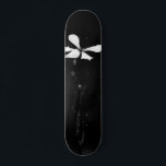 Skateboard floral blanca y negra mínima<br><div class="desc">https://www.zazzle.com/minimal_black_and_white_floral_paper_cups-256053644328827537</div>