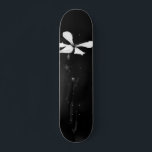 Skateboard floral blanca y negra mínima<br><div class="desc">https://www.zazzle.com/minimal_black_and_white_floral_paper_cups-256053644328827537</div>