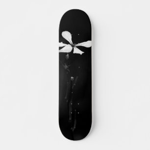 Skateboard floral en blanco y negro minimalista