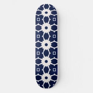 Skateboard Floral geométrica azul y blanca de la marina