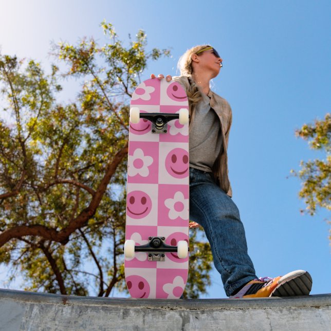 Skateboard Flores a cuadros y caras felices rosa    (Exterior 1)