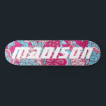 Skateboard Flores azules rosadas modernas nombre personalizad<br><div class="desc">Moderno Skateboard de nombres personalizados con flor giratoria rosada azul con un nombre personalizado en una tipografía moderna con un fondo de hojas audaces y coloridas y flores de color rosa y azul. Personalice editando el texto en el cuadro de texto proporcionado. Dé un regalo hecho por el personalizado, patineta...</div>