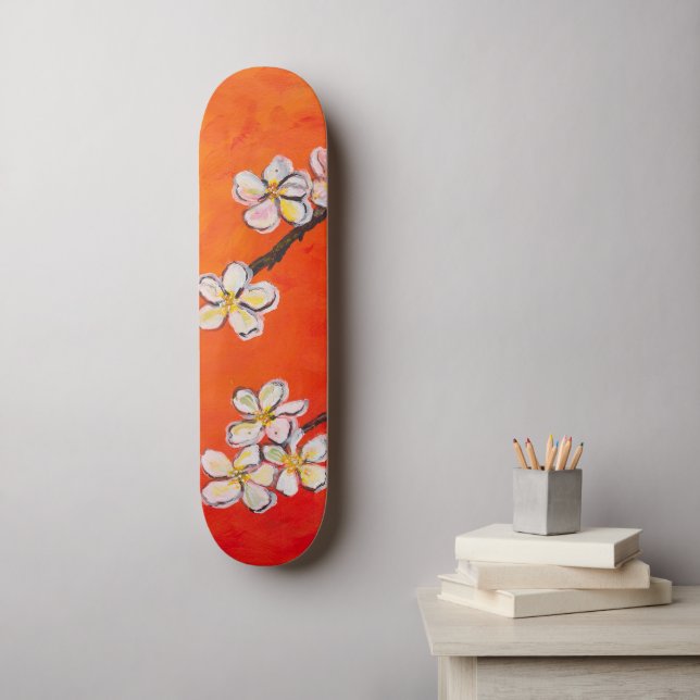 Skateboard Flores blancas en el fondo de la primavera roja na (Arte de la pared)