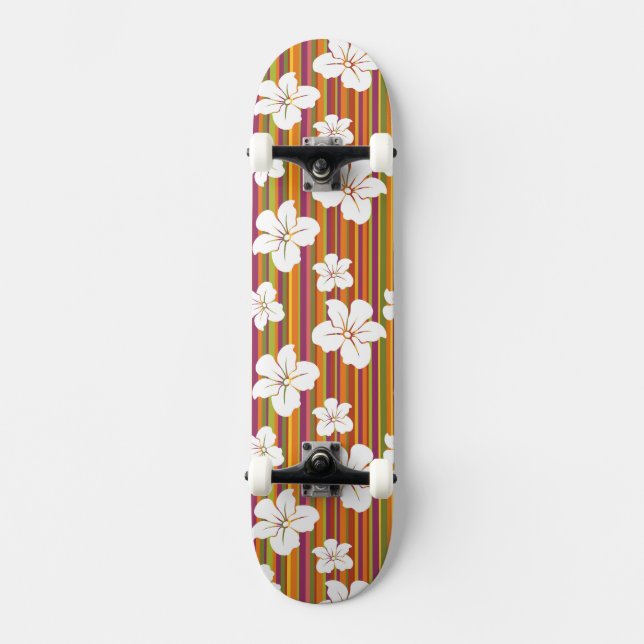 Skateboard Flores blancas en un fondo rayado (Anverso)