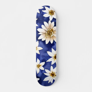 Skateboard Flores blancas simples en color de agua de fondo a