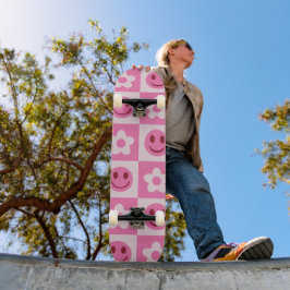 Skateboard Flores de cuadros y caras felices rosadas