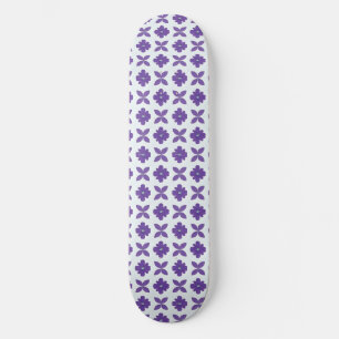 Skateboard Flores púrpuras con fondo claro