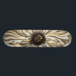 Skateboard Flowerhead Fresco en Tan fondo<br><div class="desc">La mayoría de este fresco se compone de una gran cabeza de flores. La pieza,  que descansa sobre un fondo bronceado,  tiene un ambiente muy rústico. ¡Esto haría una agradable adición a cualquier casa!</div>
