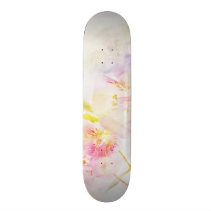 Skateboard fondo floral con las flores de la acuarela