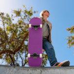 Skateboard fondo púrpura con borde blanco<br><div class="desc">La imagen es un gran cuadrado azul,  que parece ser un cielo claro y brillante. El color del cielo es un color azul intenso que le confiere un aspecto animado y animado.</div>