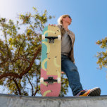 Skateboard Formas coloreadas de plátanos retro<br><div class="desc">Skateboard de arte bananero de arte pop</div>