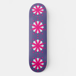 Skateboard Formas florales moradas y rosadas