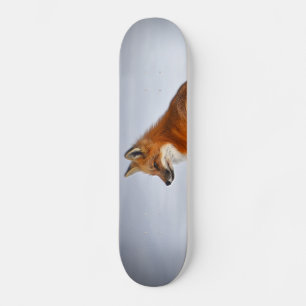 Skateboard Fox roja en nieve invernal