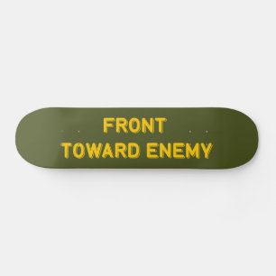 SKATEBOARD FRENTE AL ENEMIGO