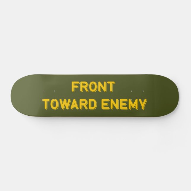 SKATEBOARD FRENTE AL ENEMIGO (Horz)
