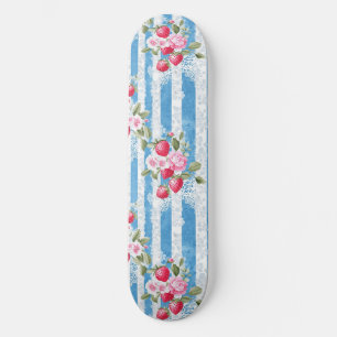 Skateboard Fresas y flores antiguas en franjas azules