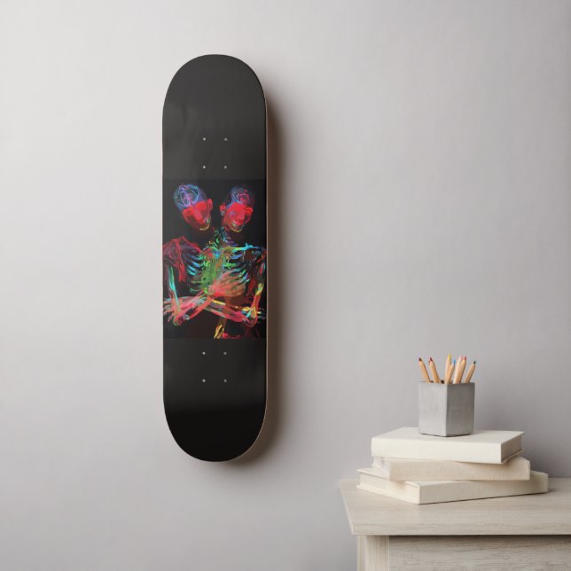 Skateboard Fusión de Arte con Abrazo de Esqueleto de Neón (Arte de la pared)