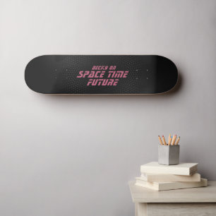Skateboard Futuro espacio-tiempo, letra rosa