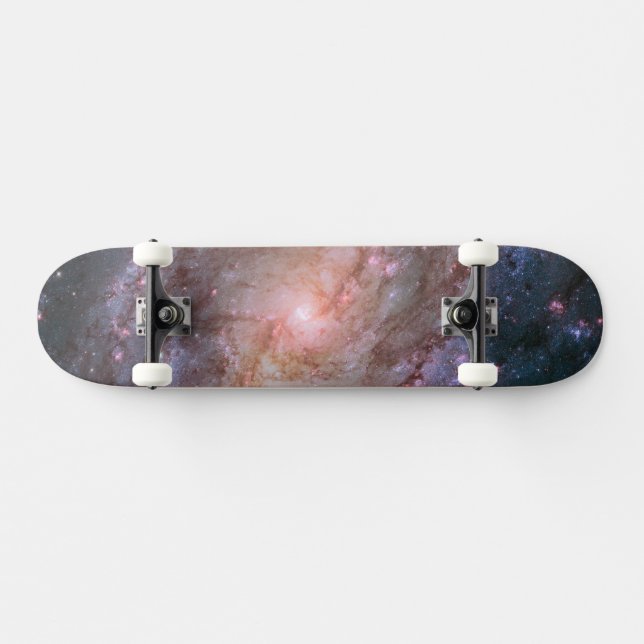 Skateboard Galaxia Espiral Barrada Messier 83. (Horz)