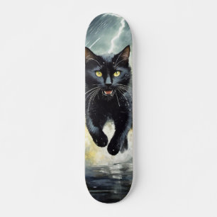 Skateboard Gato Negro Corriendo bajo la Lluvia