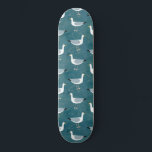 Skateboard Gaviotas náuticas<br><div class="desc">Una gaviota descarada frente al océano profundo y verde. Ideal para los amantes de los pájaros suaves y de la costa.</div>