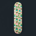 Skateboard Geométrico moderno verde y pintura<br><div class="desc">Un diseño geométrico moderno en tonos verdes y rosas. Inspirado por el diseño moderno de mediados de siglo,  este patrón tiene formas y círculos audaces en el aspecto gráfico moderno.</div>