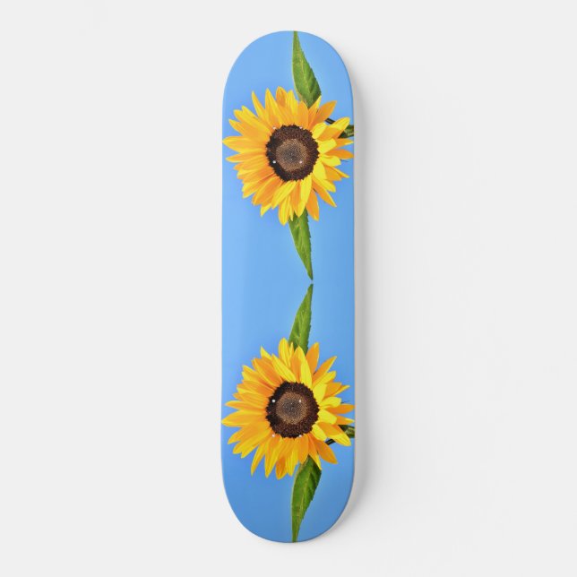 Skateboard Girasoles amarillos contra el sol en el cielo azul (Anverso)