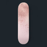 Skateboard Girona Rubor Rosa Rosa Oro Rociado Confetti Ombre<br><div class="desc">Este elegante diseño es perfecto para la moderna y elegante moda. Presenta gradientes oscuros de confeti color rosa pintado de forma falsa encima de un simple fondo rosado. Es lindo, bonito, moderno y artístico. ***NOTA DE DISEÑO IMPORTANTE: Para cualquier solicitud de diseño personalizado, como solicitudes de productos coincidentes, cambios de...</div>