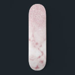 Skateboard Glamoroso degradado de mármol Purpurina blanco ros<br><div class="desc">Este elegante diseño es perfecto para la moderna y elegante moda. En el fondo de un fondo de piedra de mármol rosa y blanco, un gradiente oscuro purpurina falso y rosa brillante. Es glamuroso, moda, lujoso, moderno y elegante. ***NOTA DE DISEÑO IMPORTANTE: Para cualquier solicitud de diseño personalizado, como solicitudes...</div>
