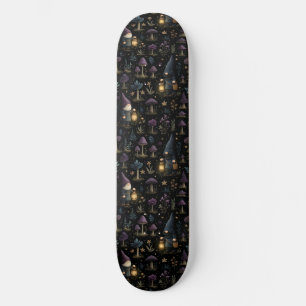 Skateboard Gnome de fantasía oscura y patrón de hongos