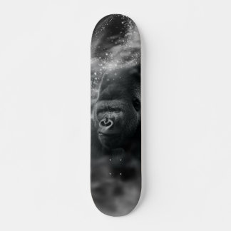 Skateboard Gorilla Profunda en la neblina blanca pensada
