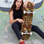 Skateboard Gótico Skull y Rosas Patrón de graffiti<br><div class="desc">Este diseño se puede personalizar eligiendo la opción Editar diseño. También puede transferir a otros artículos. Póngase en contacto conmigo en colorflowcreations@gmail.com o utilice la opción de chat en la parte superior de la página si desea tener este diseño en otro producto o necesita ayuda. Ver más de mis diseños...</div>