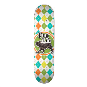 Skateboard Gracioso Pug; Colorido Patrón Argyle