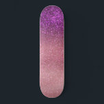 Skateboard Gradiente Ombre De Triple Purpurina Violeta Púrpur<br><div class="desc">Este elegante, glamuroso y de moda es perfecto para una chica moderna y elegante. Presenta un falso purpurina morado brillante impreso en rosa rosa en color rosa rosa rosa rosa oscuro degradado. Es moderno, bonito, niñita, única y fresca. ***NOTA DE DISEÑO IMPORTANTE: Para cualquier solicitud de diseño personalizado, como solicitudes...</div>