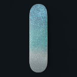 Skateboard Gradiente Ombre Purpurina de parkings Verde azulad<br><div class="desc">Este elegante, glamuroso y de moda es perfecto para una chica moderna y elegante. Tiene un falso purpurina azul brillante impreso en verde verde azulado en un degradado triple azul pastel oscuro. Es moderno, bonito, niñita, única y fresca. ***NOTA DE DISEÑO IMPORTANTE: Para cualquier solicitud de diseño personalizado, como solicitudes...</div>