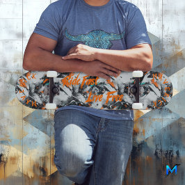 Skateboard Graffiti monocromo y Naranja 'Viajar rápido y grat