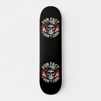 Skateboard Gráfica de estilo streetwear con llamas y calavera