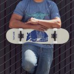 Skateboard Gráfico Armadillo Personalizado<br><div class="desc">Viaja con estilo con este patinador que ya está personalizado con tu nombre o tu propio mensaje de personalizado. Ilustracion sencillo y audaz de un armadillo de color azul sobre un fondo de color crema o marfil.</div>