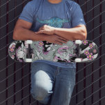 Skateboard Gray Dragon Tattoo Art Skyboard<br><div class="desc">El salpicón gris y el dragón de flores de cerezo, inspirado en diseños de tatuajes, está en gris, melocotón, rosa y negro con flores de cerezo. Todos mis dragones están en muy alta resolución. Me encanta el arte oriental, los tatuajes, los emo, el gótico y todo lo demás, sobre todo...</div>