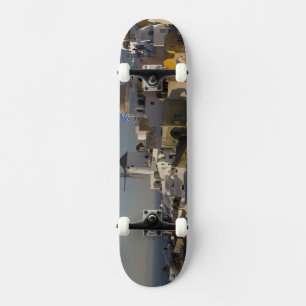 Skateboard Grecia e isla griega de Santorini pueblo de Oia