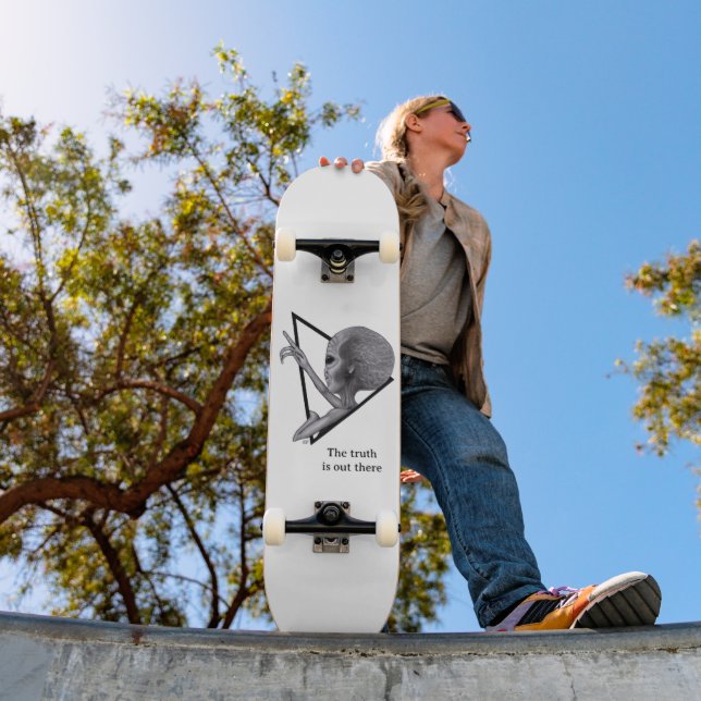 Skateboard Grey Alien, la verdad está ahí fuera (Exterior 1)