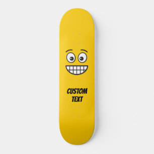 Skateboard Grinning Face con los ojos abiertos