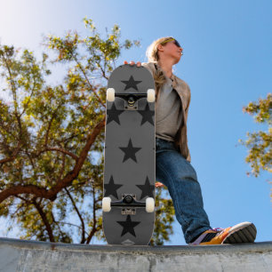 Skateboard Gris con patines HAMbWG para estrellas negras