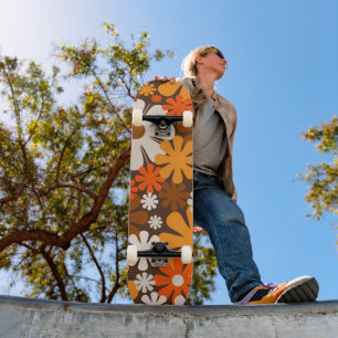 Skateboard Groovy Retro Naranja de patrón floral de los años 