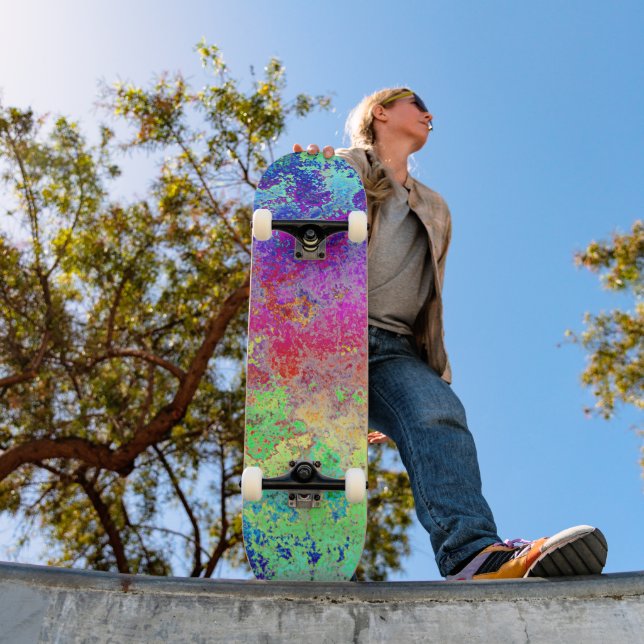 Skateboard Grungy Rainbow (Exterior 1)