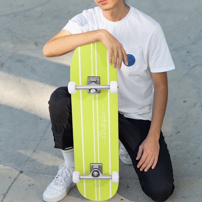 Skateboard Guay Lime Green White Carreras Stripes Monogramado (Cool Lime Green White Racing Stripes Monogrammed Skateboard)