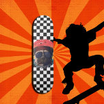 Skateboard Guay lindo Pug Checkerboard<br><div class="desc">Skateboard Checkerboard Guay Pug Design para una persona que ama los diseños inspirados por las calles. Los Pugs del Guerrero Urbano Sunset son lugares inconfundibles de bonito gracias a sus rostros aplastados. Hacen campiones de modas urbano-capullas descaradas y alegres</div>