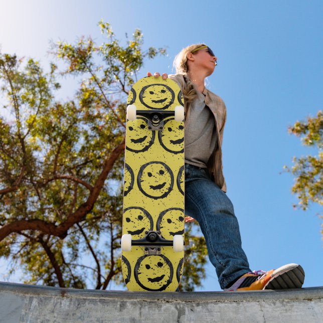Skateboard Guay Seted Happy Sonriente patrón de cara amarillo (Exterior 1)