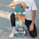 Skateboard Guay Surreal Funny Personalizado único nombre pers<br><div class="desc">El patinador Guay Surreal Funny Unique Personalizado Personalized Name Skateboard incluye tu nombre personalizado en la tipografía moderna en un divertido collage de autos, aviones, patos, flores, pájaros y una persona. Personalice editando el texto en el cuadro de texto proporcionado. Dé un regalo hecho por el personalizado, patineta personalizada a...</div>