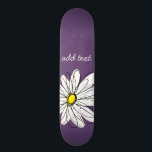 Skateboard Guión de margarita y amarilla singulares púrpura y<br><div class="desc">Una obra de arte zen y caprichosa,  hipster. Puede añadir un nombre,  un monograma u otro texto personalizado. Si necesita mover el dibujo,  haga clic en el botón personalizar para realizar cambios.</div>